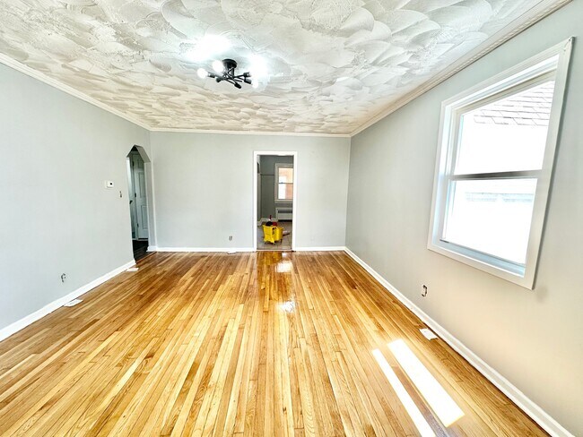 Photo - 352 E 7th Ave