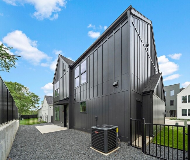 Photo - 1941 Sawdust Rd