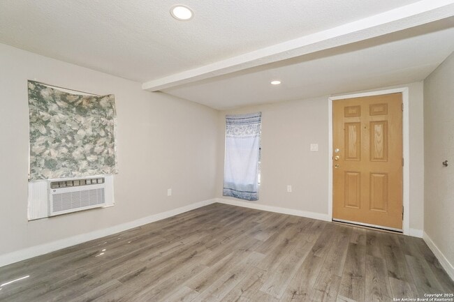 Photo - 1819 San Carlos St