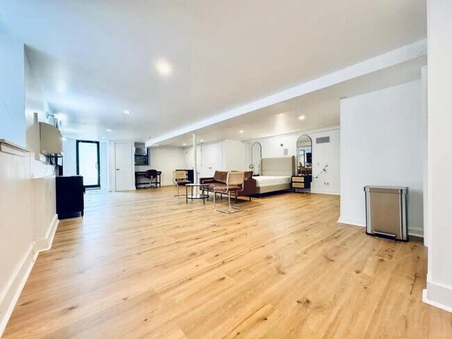 Nice room in a good neighborhood