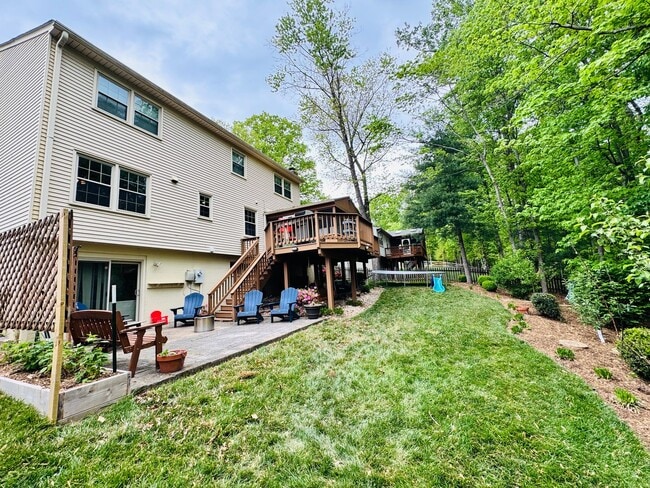 Photo - BEAUTIFUL AND PRIVATE LAKE RIDGE HOME