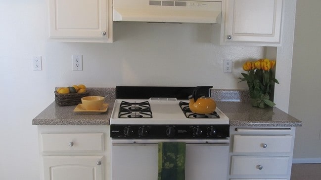 Lomita Apartments - Lomita Apartments