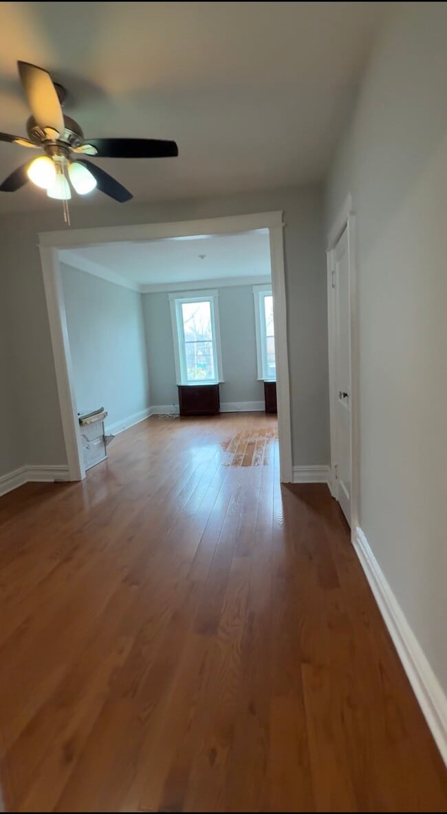 Room 1 - 6313 Eliot Ave Unit 63-13