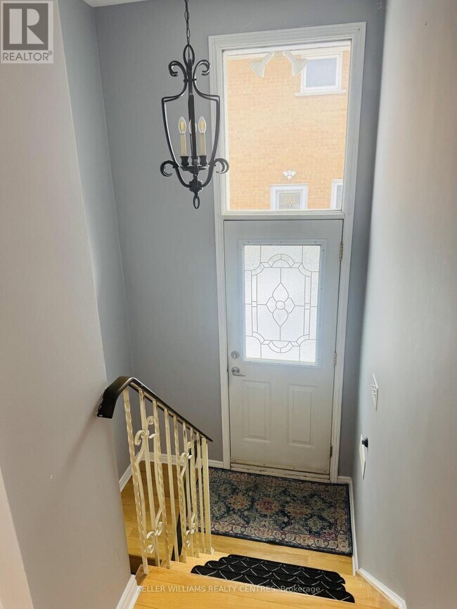 Photo - 2461 Hensall St