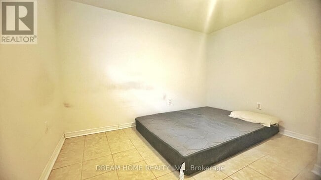 Photo - 83 Cornwallis Dr