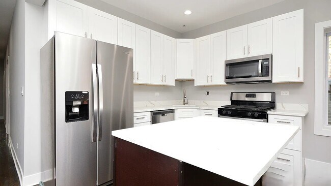 Photo - 4906 N Rockwell St Unit 2