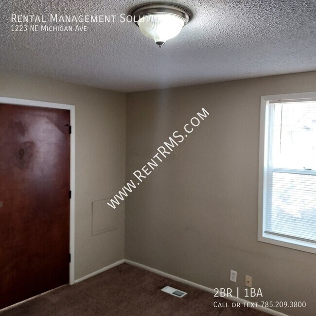 *OAKLAND AREA* 1223 NE Michigan Ave 2 BED... Rental House Rental in Topeka, KS