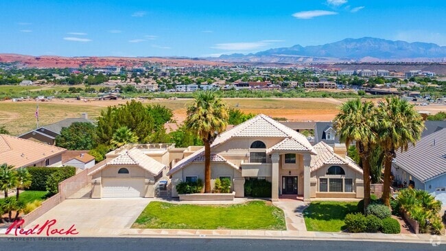 Building Photo - Spacious 6 Bedroom Home with a Balcony!