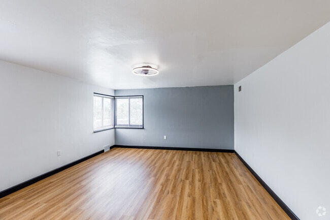 3BR, 1BA - 1,123SF - Living Room - Luxor Gardens Apartments