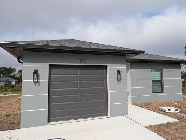 Building Photo - 1217 Clayton Ave