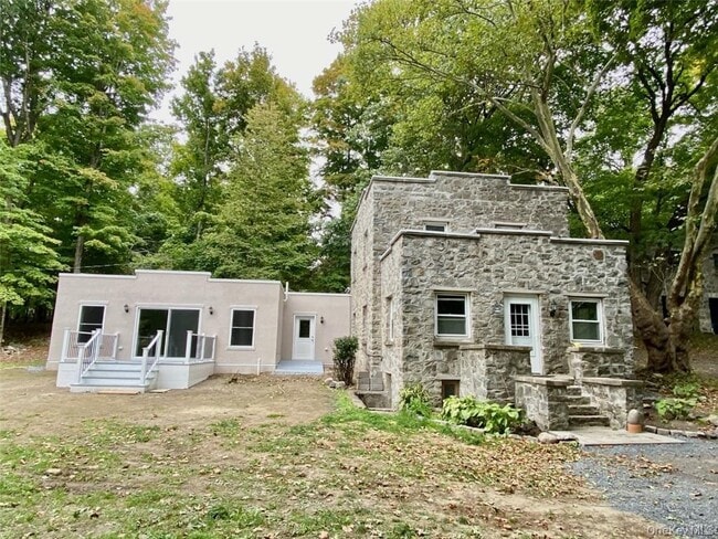 Building Photo - 563 Old Indian Rd