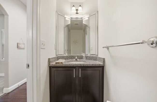 All-Inclusive Room in Stylish Kempsville Condo w/ Garage