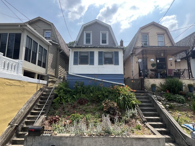 Photo - 1420 Philip St House