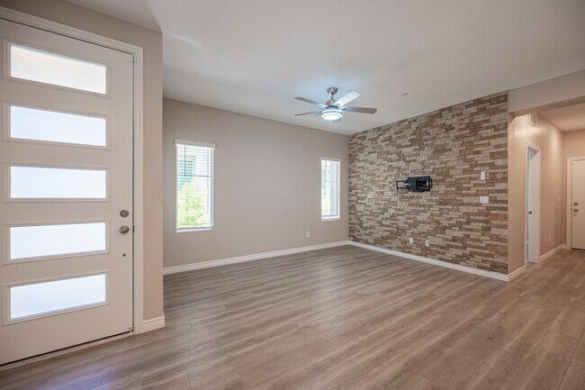 Photo - 600 N Carriage Hill Dr