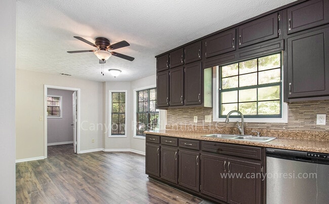 Photo - 950 Sideline Ct