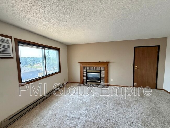 Photo - 1101 E 9th St Unit 1