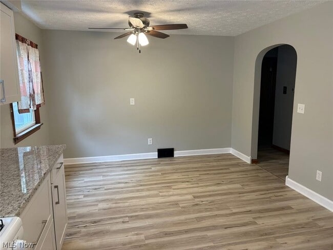 Photo - 509 W 24th St