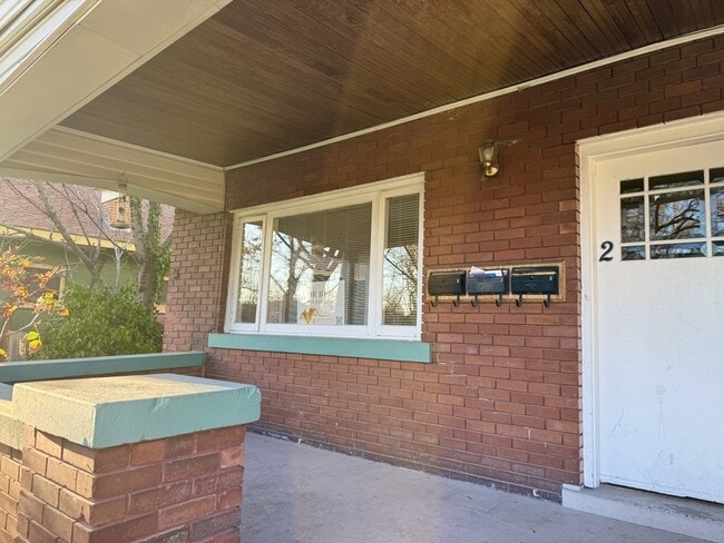 Building Photo - 925 Wilson Ave S