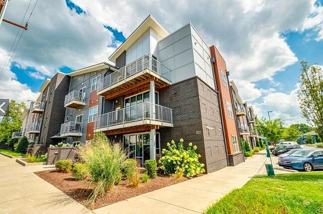 Building Photo - 1124 Litton Ave Unit 102