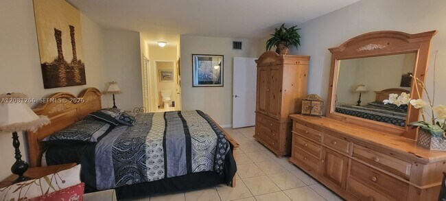3725 S Ocean Dr Unidad 323