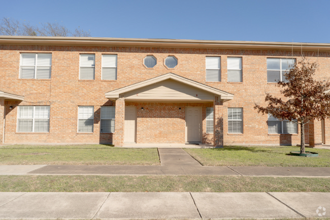 Building Photo - 300 Veterans Dr Unit B Rental