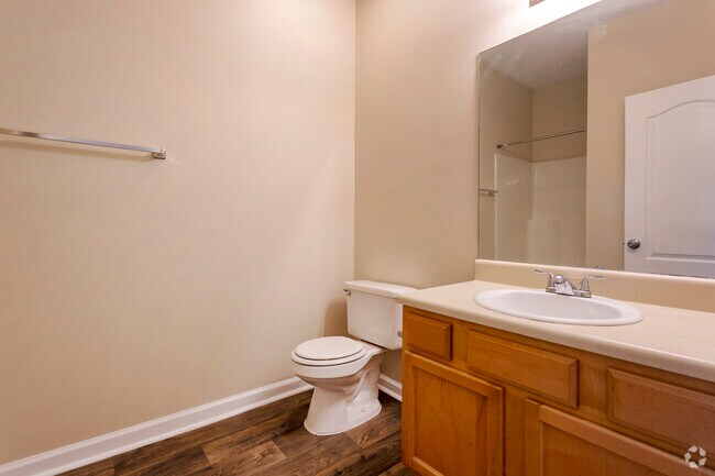 2BR, 2BA - 1000 SF