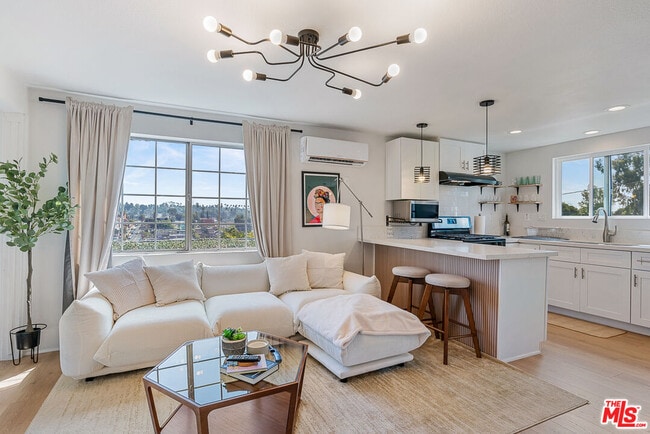 Photo - 2217 Scott Ave Unidad 1/4