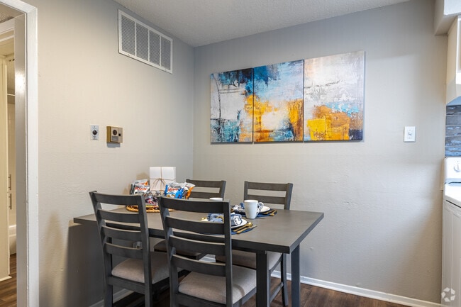1BR, 1BA - 643SF - Dining Room