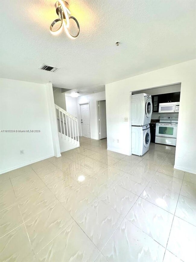 Building Photo - 2066 NE 167th St Unit 3-107 Rental