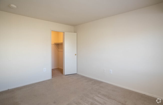 1BR, 1BA - 627 SF - Essex Park Apartments and Townhomes