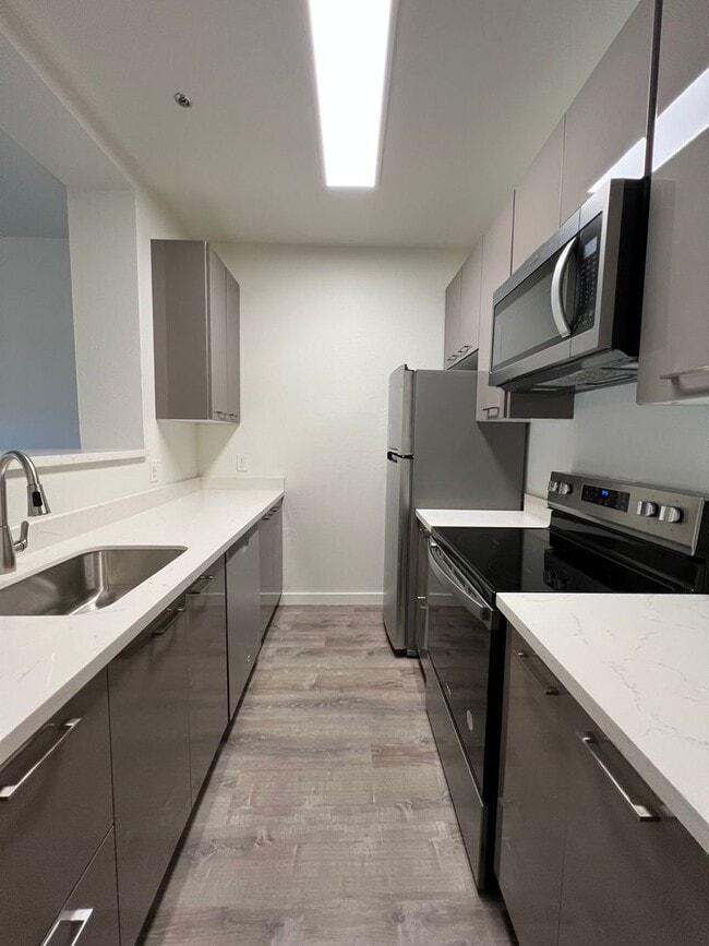 Building Photo - 1524 1st Ave Unit 202