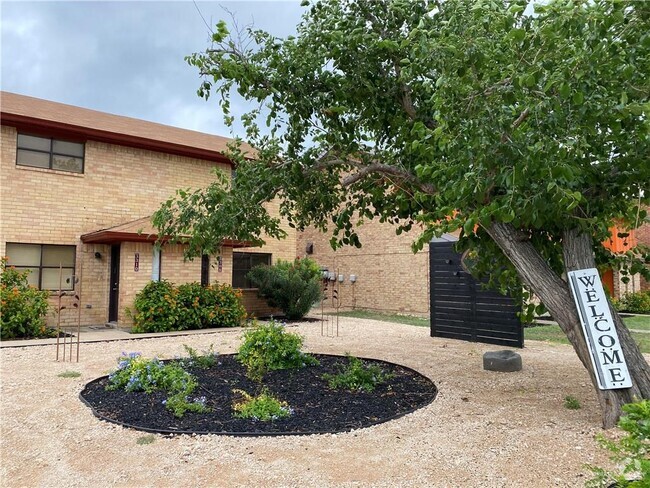 Building Photo - 3308 N 25 1/2 St Rental