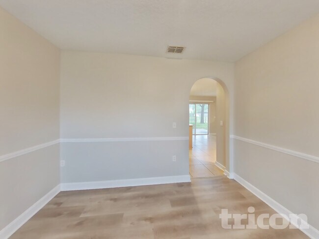 Photo - 192 King Arthur Ct