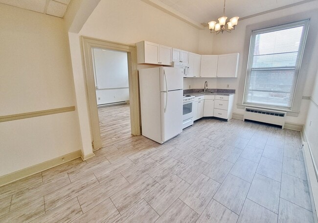 Building Photo - 16 Frederick St Unit 2 Rental