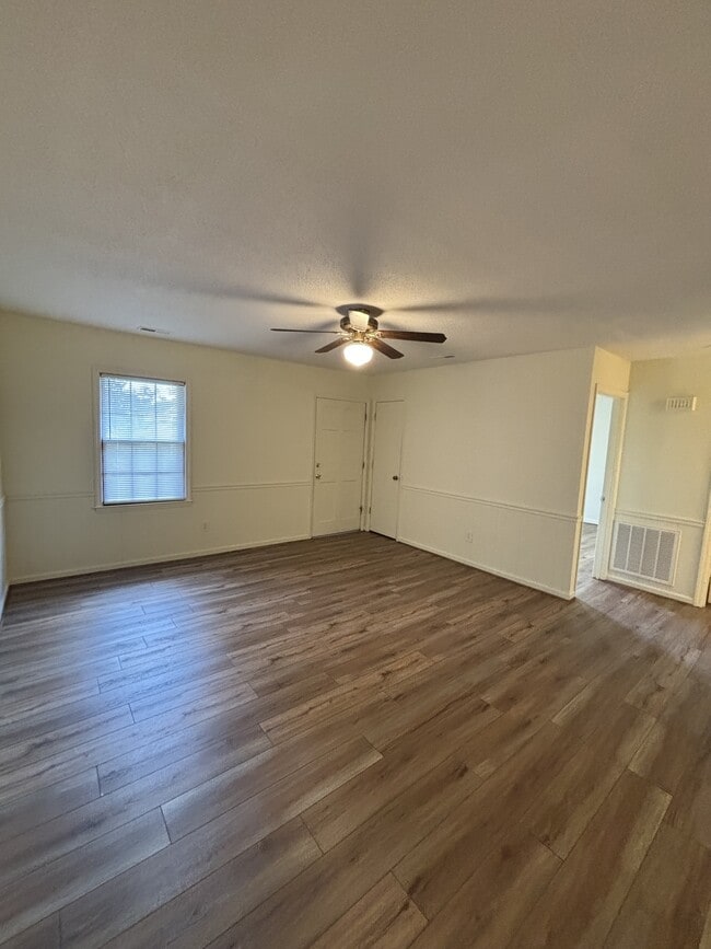 Photo - 305 W Hill St