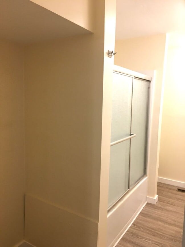 Most Utilities Paid in this cottage house Rental House Rental in Vienna, WV