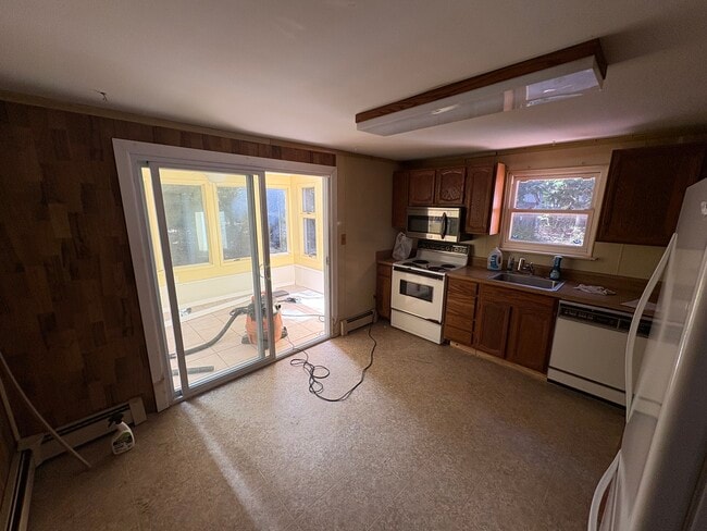 Building Photo - 192 Woodland Dr Unit 1