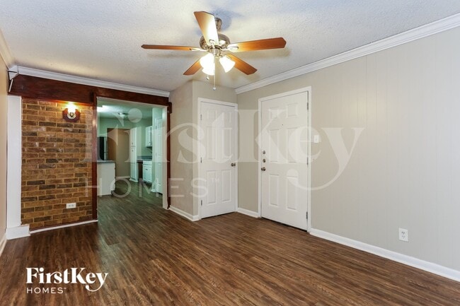 Photo - 604 Circleview Dr