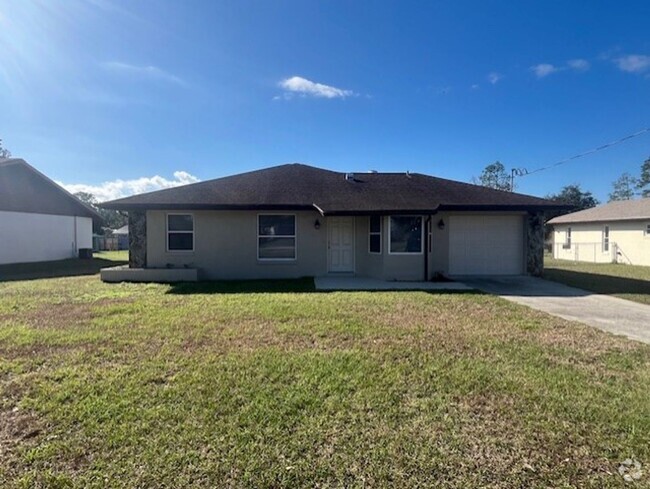 Building Photo - Beautiful 2-bedroom home with large, fence...