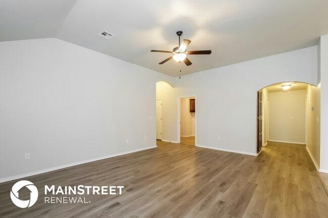 Photo - 1338 Selborne Pl