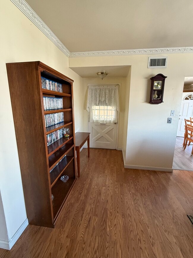 Photo - 8917 Reydon St