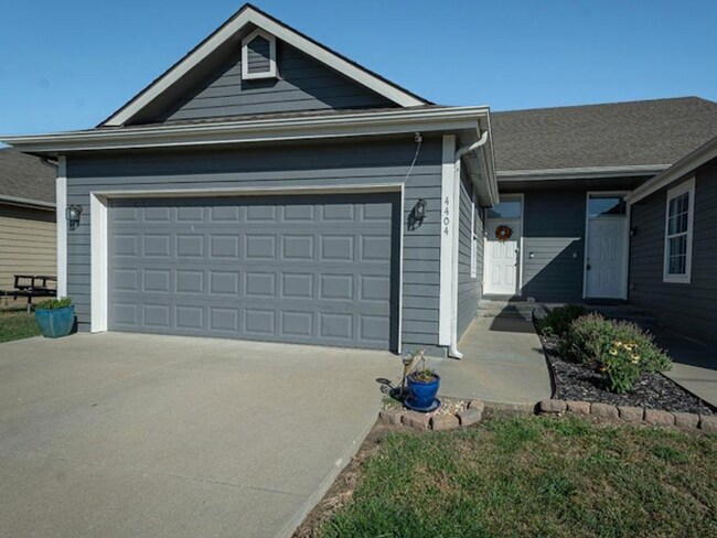 3 bedroom 3 bath in Shawnee Heights - 3 bedroom 3 bath in Shawnee Heights House