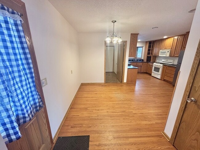 Photo - 10450 Washington Blvd NE