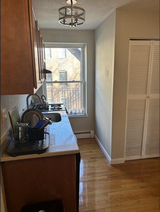 Photo - 186 Kelton St