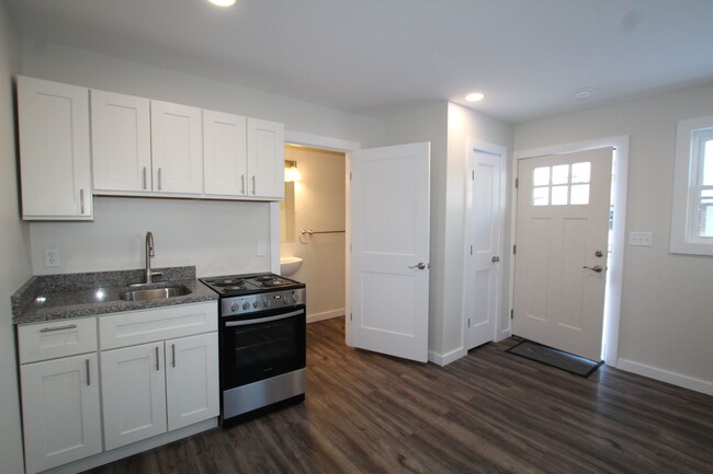 Building Photo - Beautifully remodeled and completed effici... Unit 14311 Rt. 9W - 9 Rental