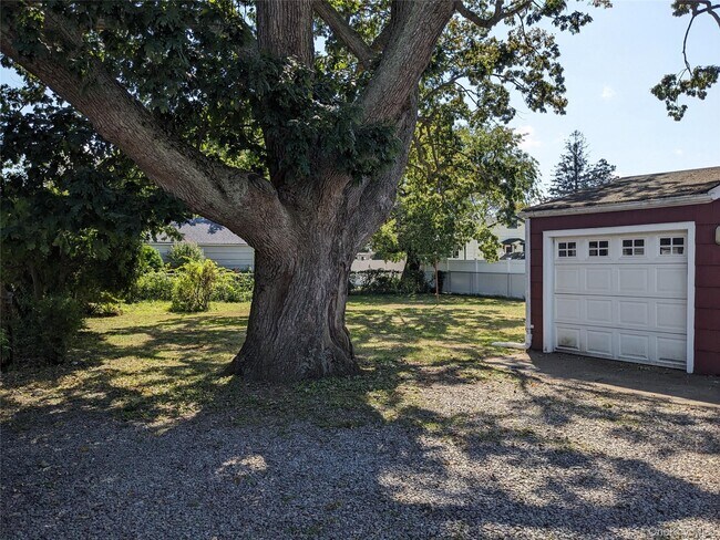 Photo - 188 Little East Neck Rd