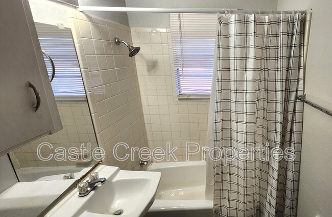 Photo - 20 E 12th St