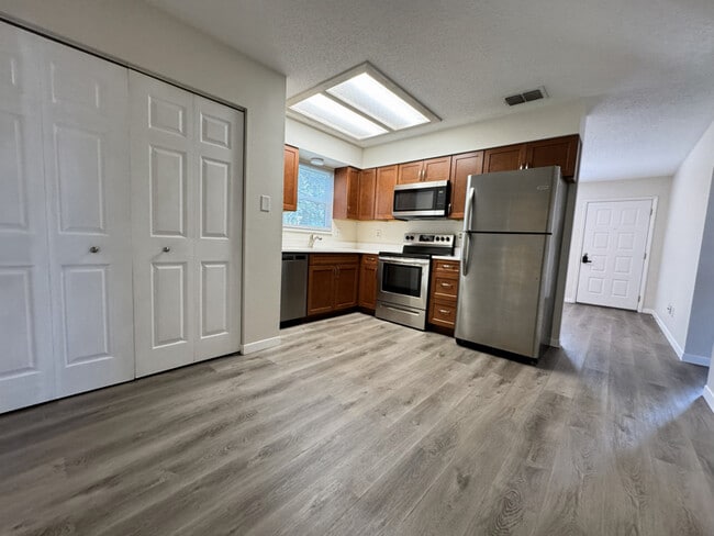 Photo - 2900 Shore Dr Unit Apt B