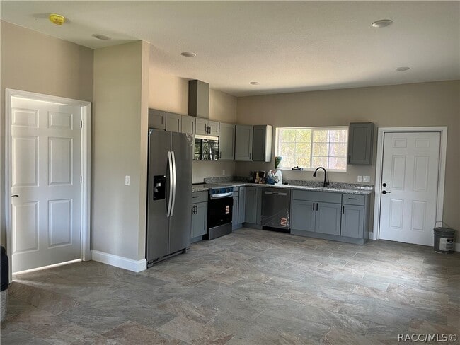 Photo - 748 N Heathrow Dr