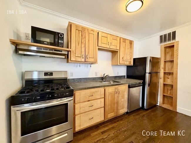 Building Photo - 217 E 46th St Unit 221-3E